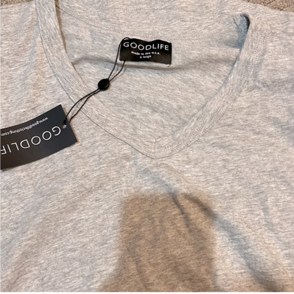 GOODLIFE TRI BLEND SUB SCALLOPED
SHORT SLEEVE TEE LIGHT HEATHER
GREY SIZE XL